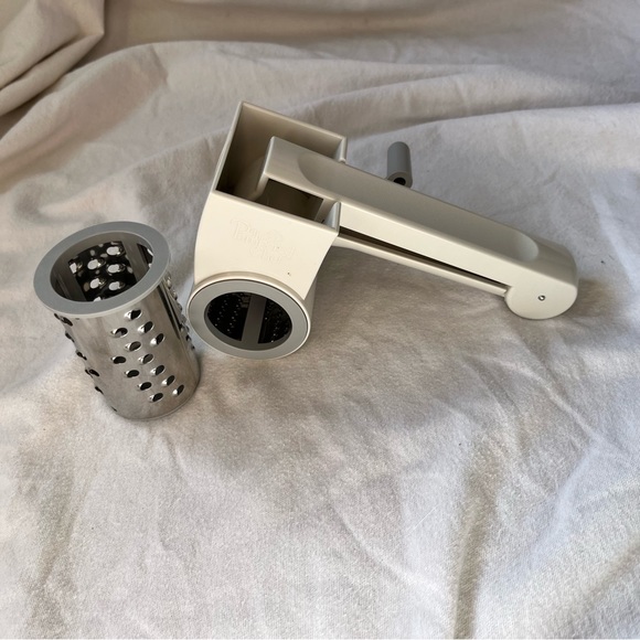 Pampered Chef Kitchen Pampered Chef Cheese Grater Poshmark